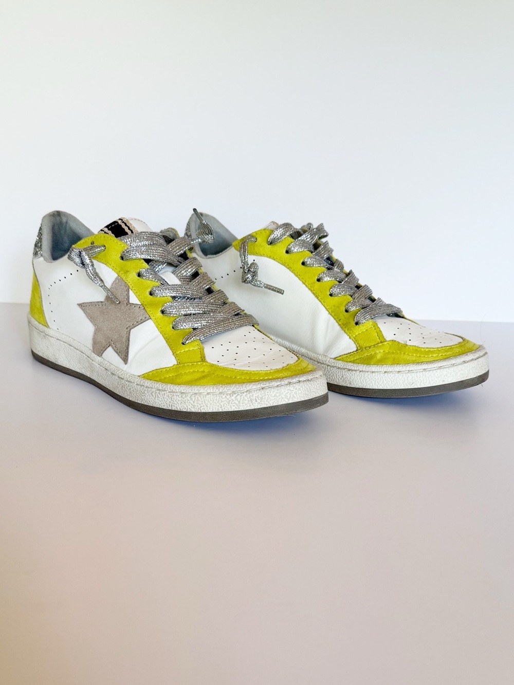 ShuShop Paz Retro Low-Top Sneakers - Picture 8 of 8